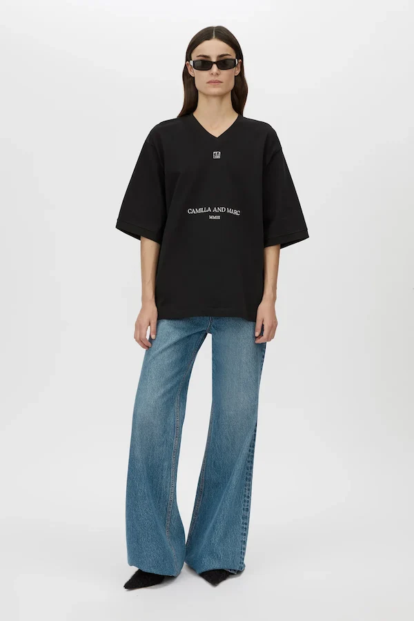 LARISSA LOGO TEE - BLACK